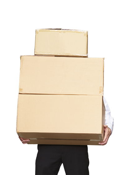 Persona cargando cajas